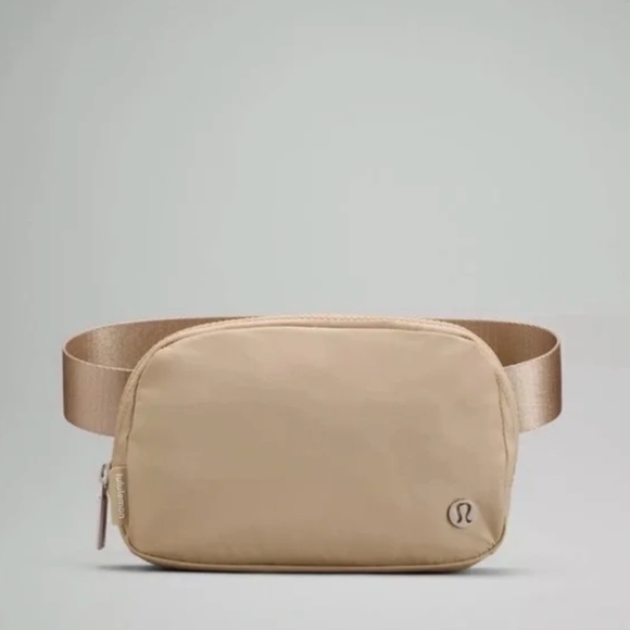 lululemon everywhere bag trench